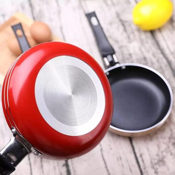 1x Mini Frying Pan with 14cm Non-Stick Surface for Eggs & Pancakes product shot displaying key design features and visual details for e-commerce cataloging.